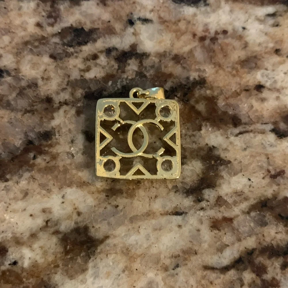 Chanel Zipper Pull - Picture 2 of 2